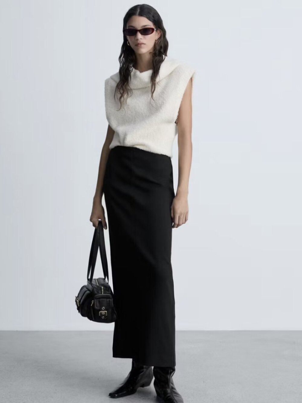 MNG Straight skirt with slit, Size6 NWT